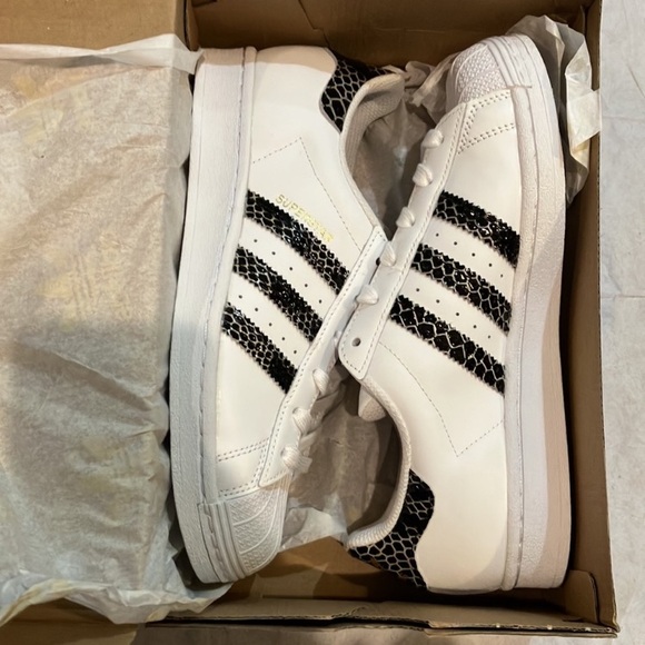 Adidas Superstar White Sneakers with Snake Print FV3294 - Picture 8 of 12